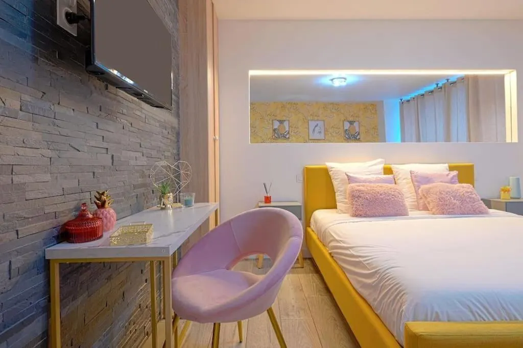 Modern Studio- Francois Mitterand Library Apartment Paris France