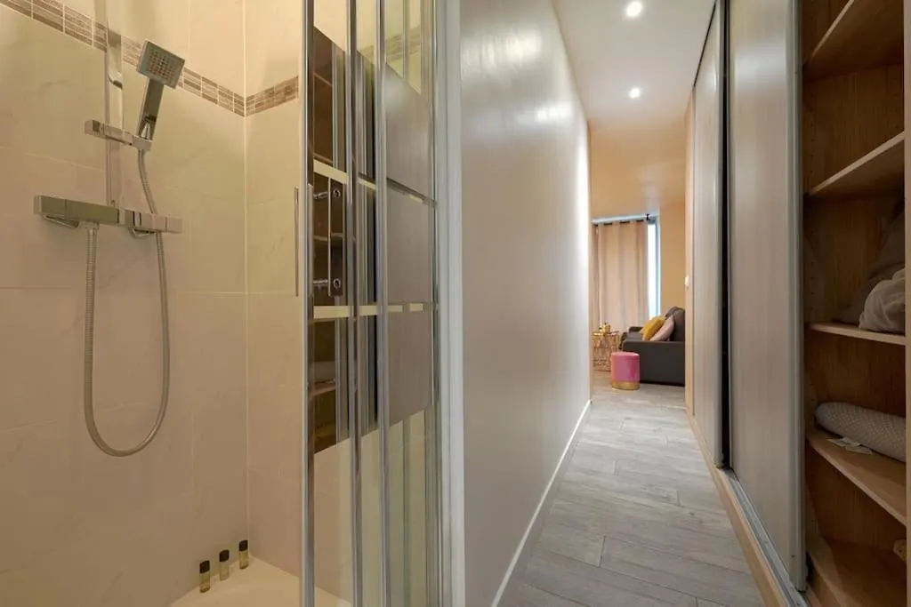 Modern Studio- Francois Mitterand Library Apartment Paris