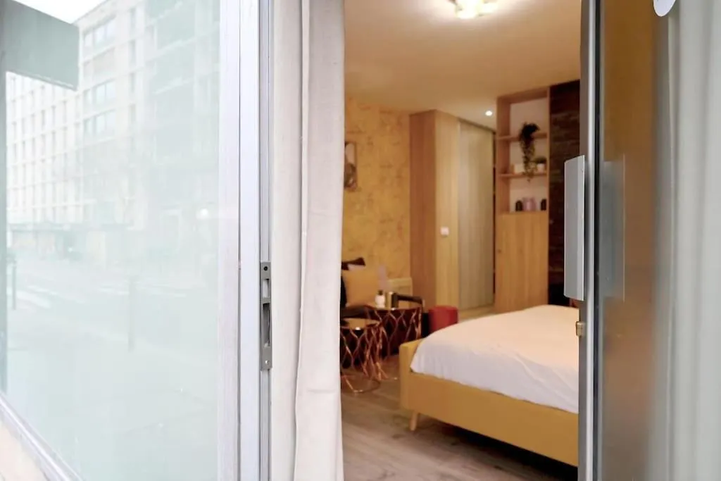 Modern Studio- Francois Mitterand Library Apartment Paris