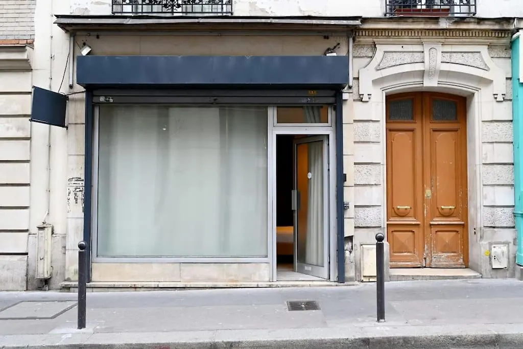 Modern Studio- Francois Mitterand Library Apartment Paris France